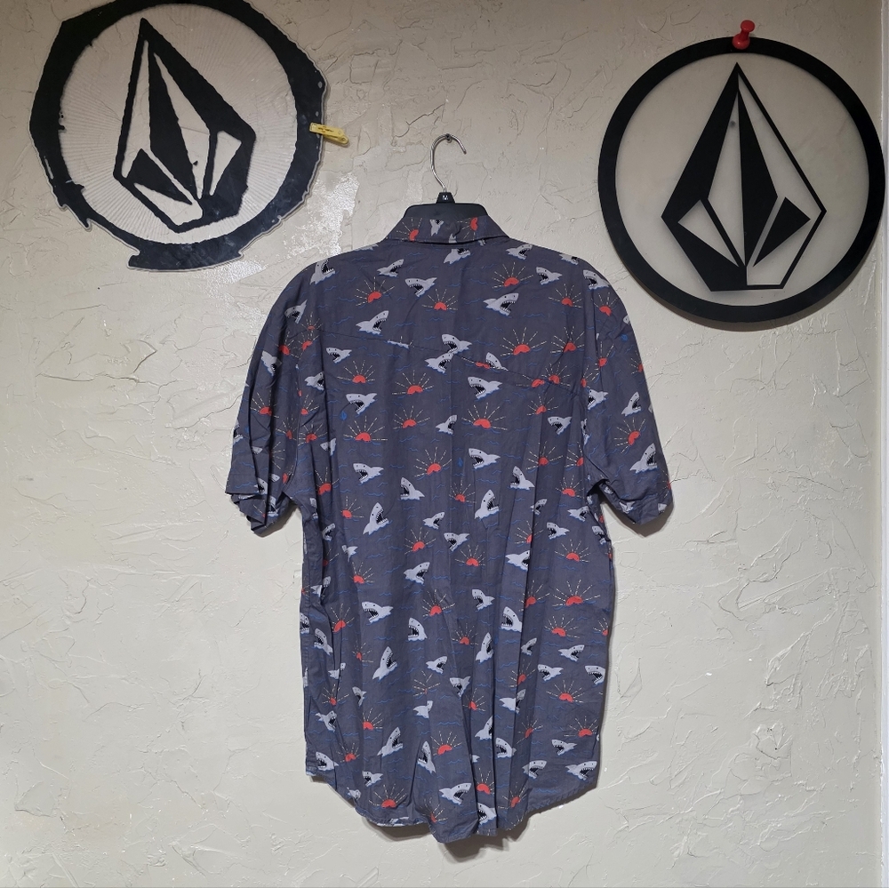 Volcom Gray Sunset Shark Pattern Button Down Shor… - image 8